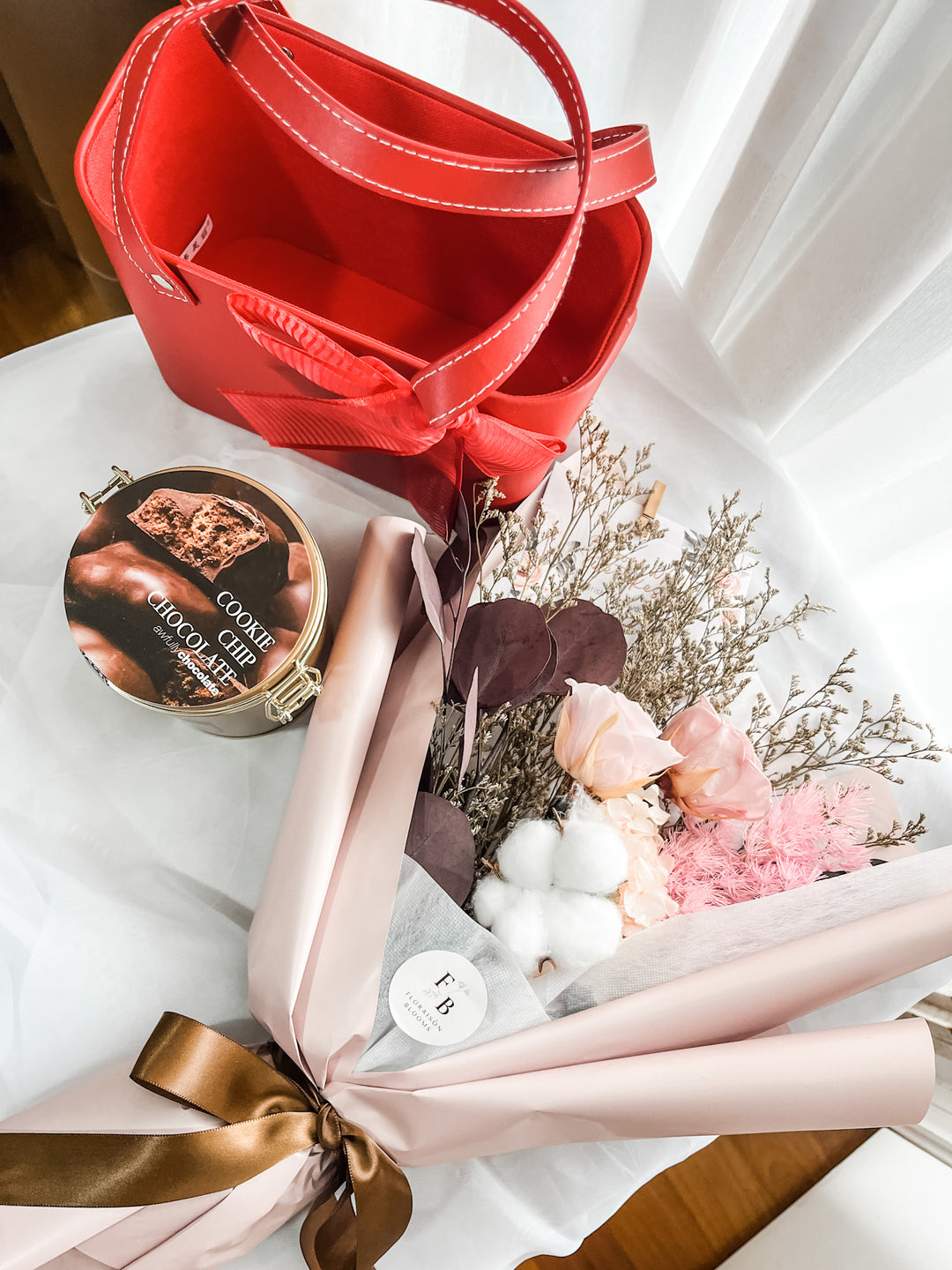 Touch her heart (Awfully Chocolate Gift Set & Bouquet)- Limited Quantity