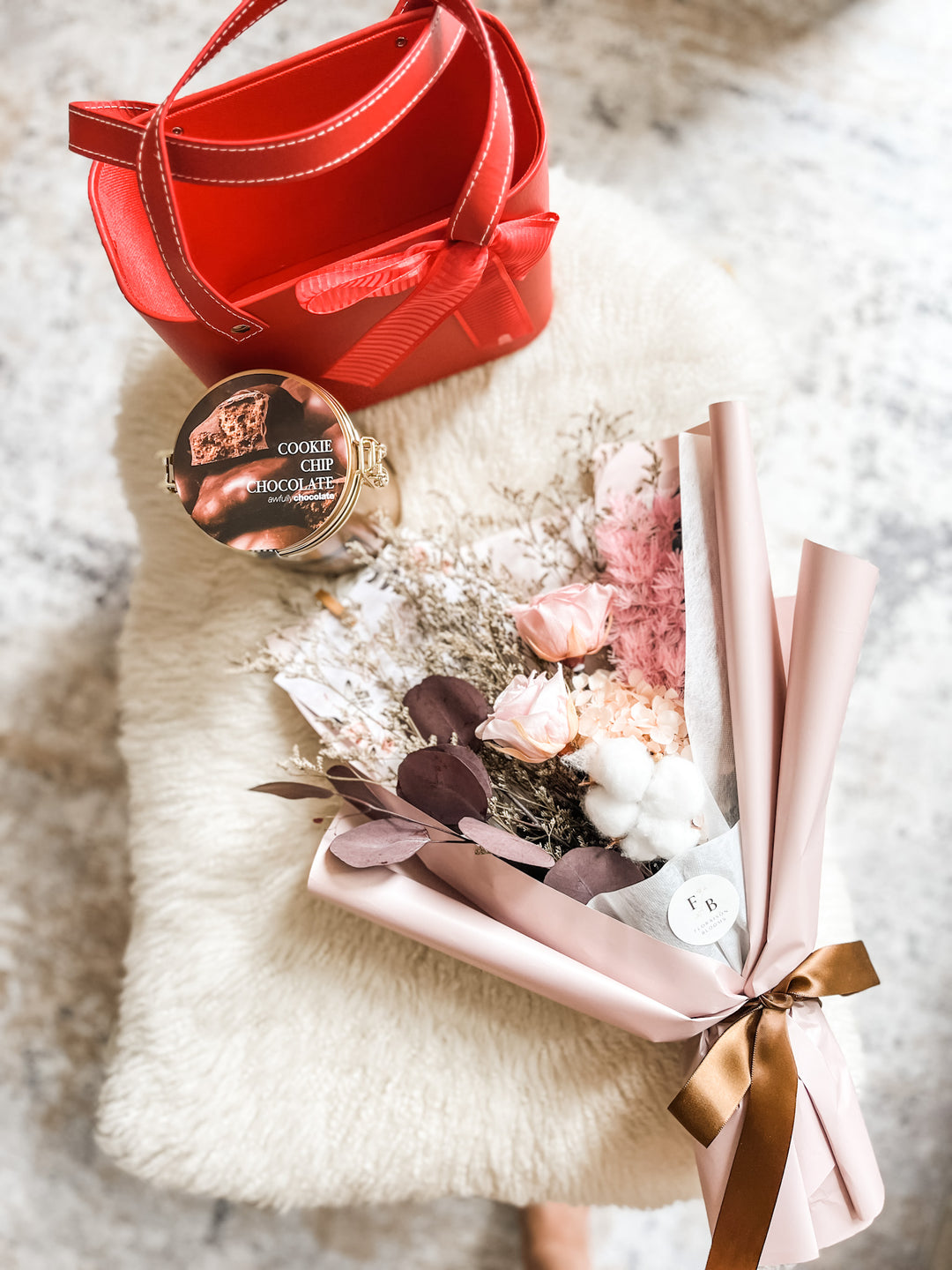 Touch her heart (Awfully Chocolate Gift Set & Bouquet)- Limited Quantity